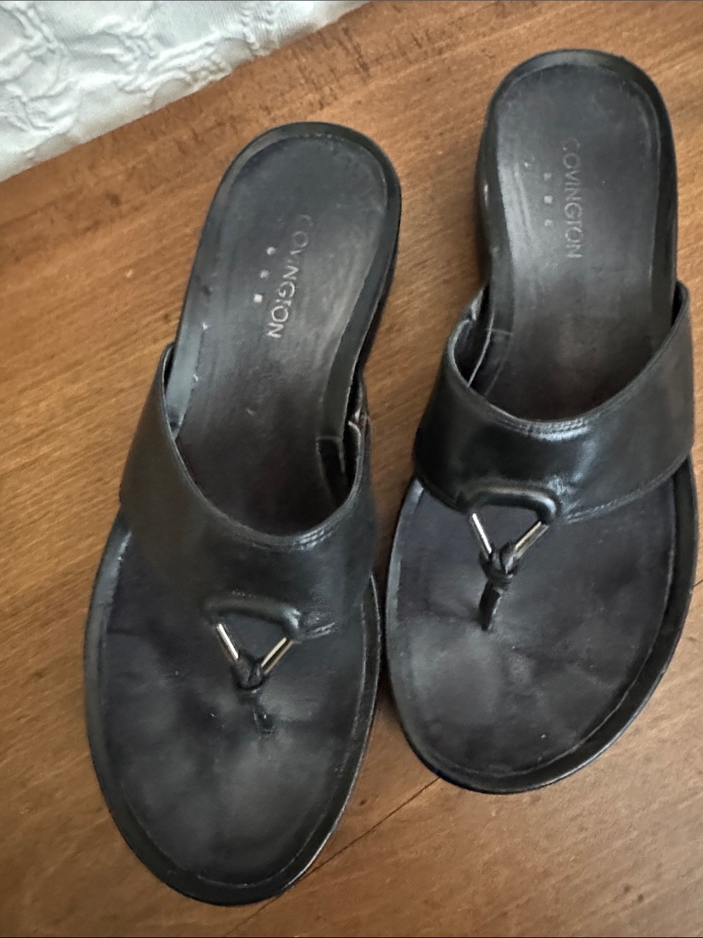 Covington Black Leather Thong Slide Sandals with Metal Accent